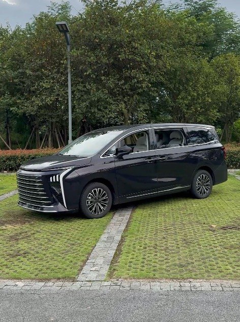 Monospace Forthing, gamme distribuée au Cameroun par NK Motors et entretenue par NK Auto Services